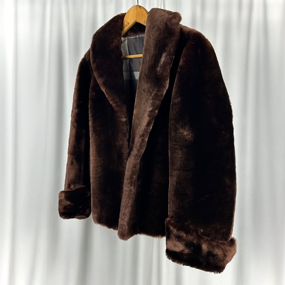 Vintage 1960’s Short Beaver Shearling Fur Coat in Dark Chocolate Brown • Medium - Picture 9 of 15